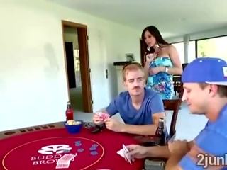 Perv loses v poker vendar konci fukanje njegov prijatelji vroče milf